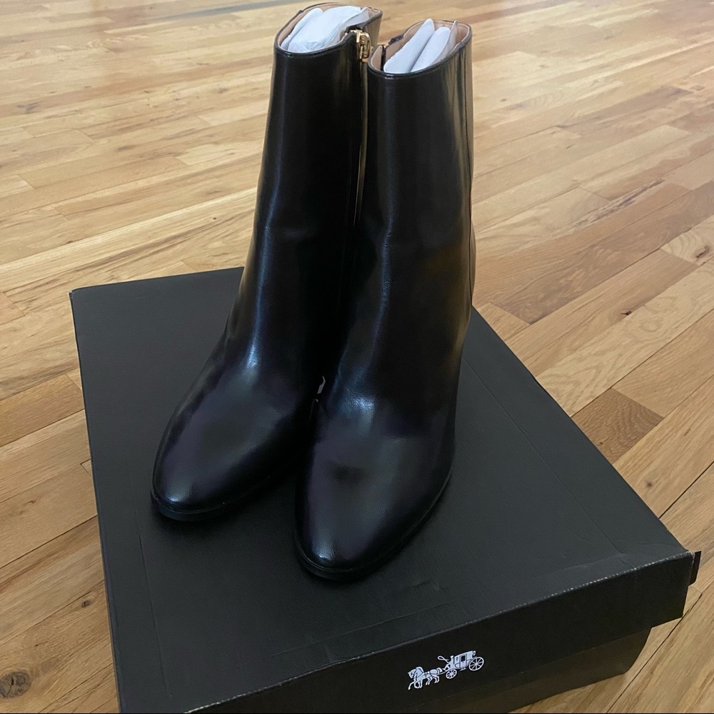 Women black boots